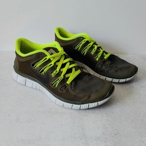 Nike Free 5.0 Running Shoes
Leopard Print Volt